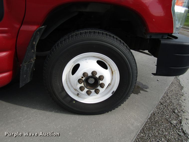 image for item DG8178 2008 Ford E450 shuttle bus