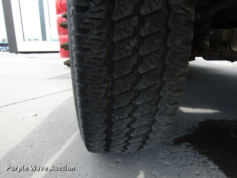 image for item DG8178 2008 Ford E450 shuttle bus