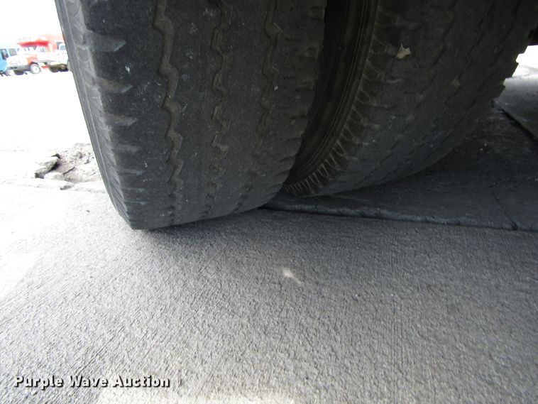 image for item DG8178 2008 Ford E450 shuttle bus