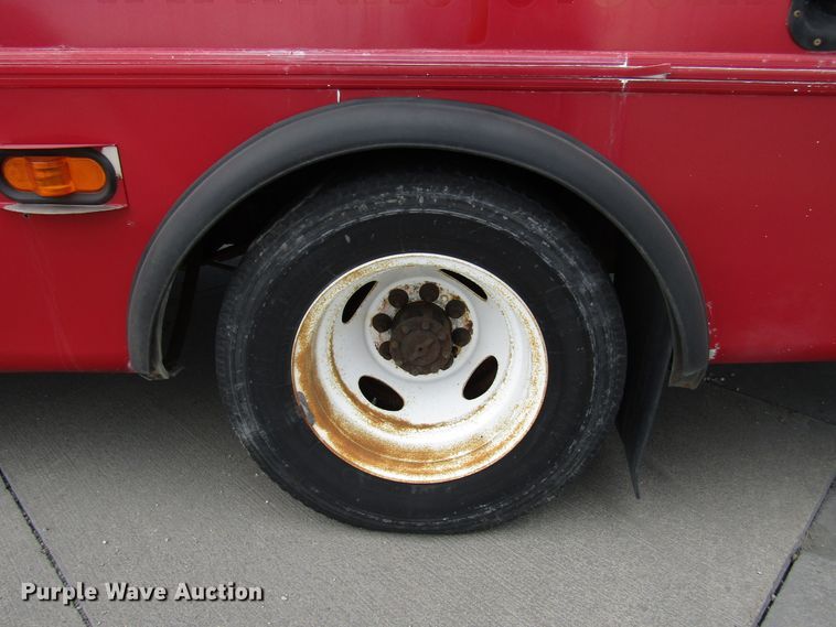 image for item DG8178 2008 Ford E450 shuttle bus