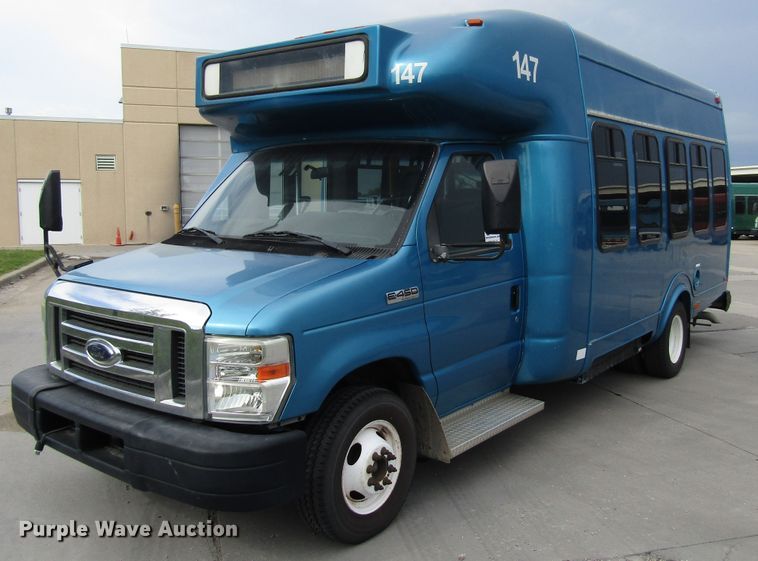 image for item DG8179 2009 Ford E450 shuttle bus