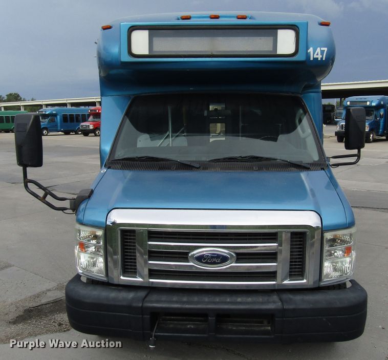 image for item DG8179 2009 Ford E450 shuttle bus