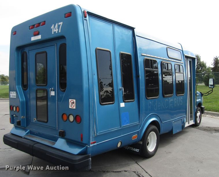 image for item DG8179 2009 Ford E450 shuttle bus