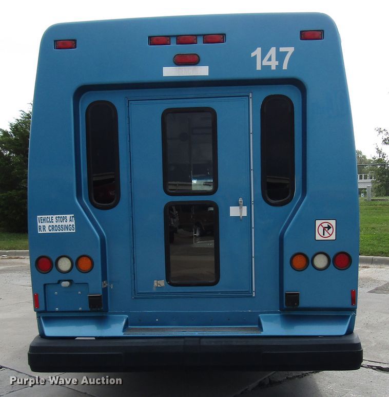 image for item DG8179 2009 Ford E450 shuttle bus