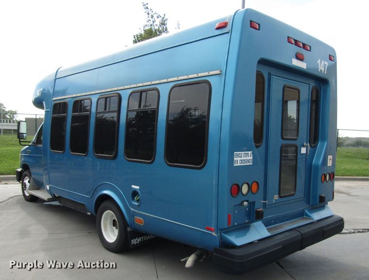 image for item DG8179 2009 Ford E450 shuttle bus