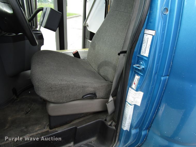 image for item DG8179 2009 Ford E450 shuttle bus