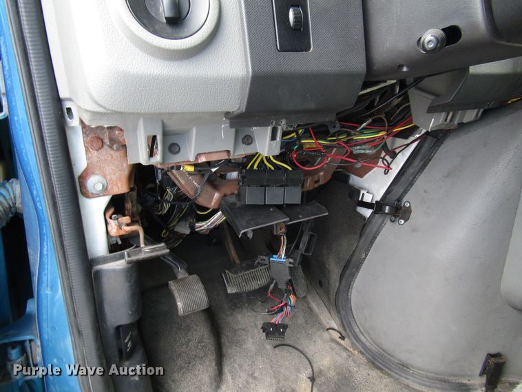 image for item DG8179 2009 Ford E450 shuttle bus