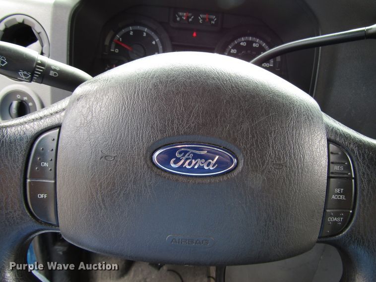 image for item DG8179 2009 Ford E450 shuttle bus