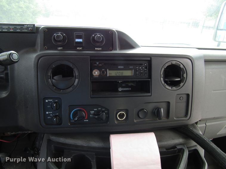 image for item DG8179 2009 Ford E450 shuttle bus