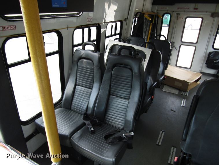 image for item DG8179 2009 Ford E450 shuttle bus