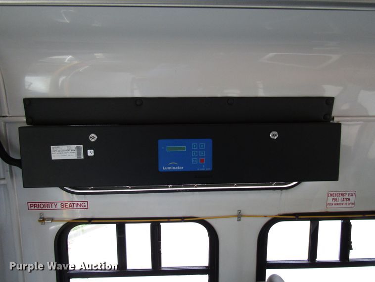 image for item DG8179 2009 Ford E450 shuttle bus