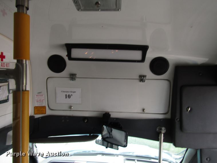 image for item DG8179 2009 Ford E450 shuttle bus