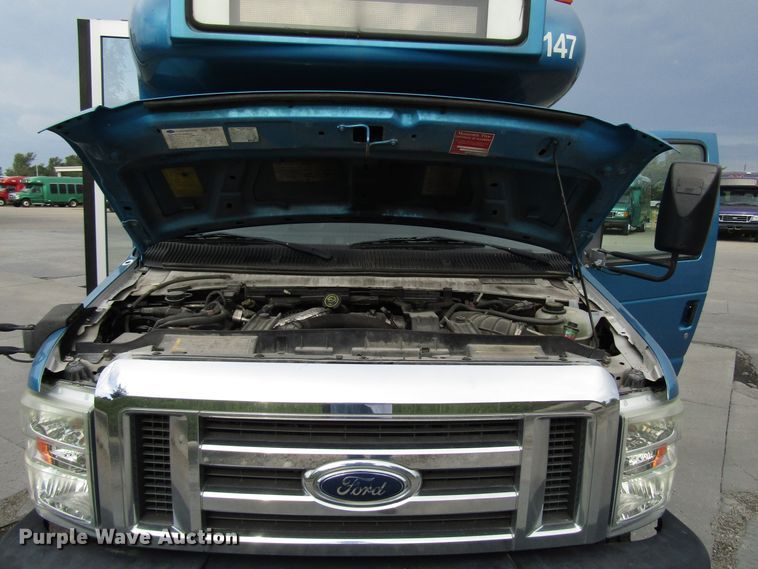image for item DG8179 2009 Ford E450 shuttle bus