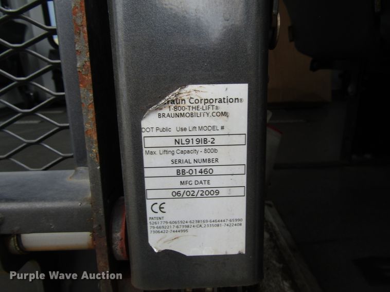 image for item DG8179 2009 Ford E450 shuttle bus