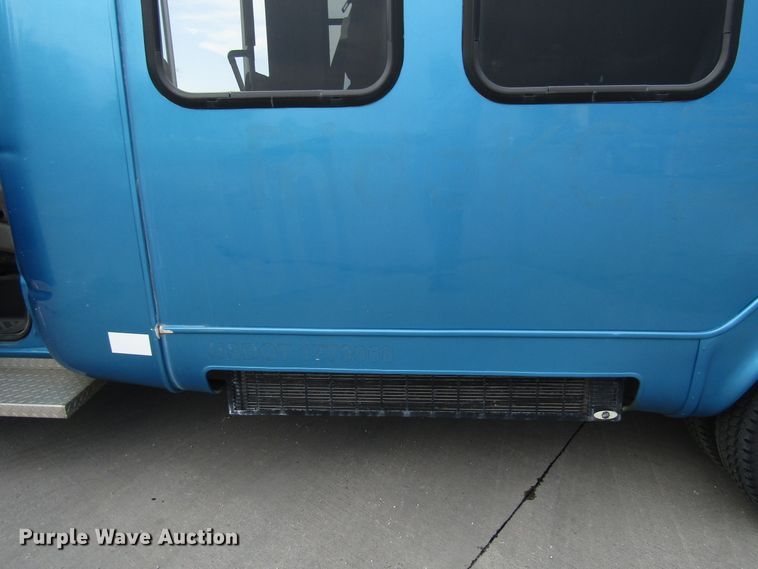 image for item DG8179 2009 Ford E450 shuttle bus