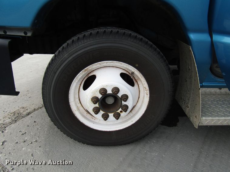 image for item DG8179 2009 Ford E450 shuttle bus