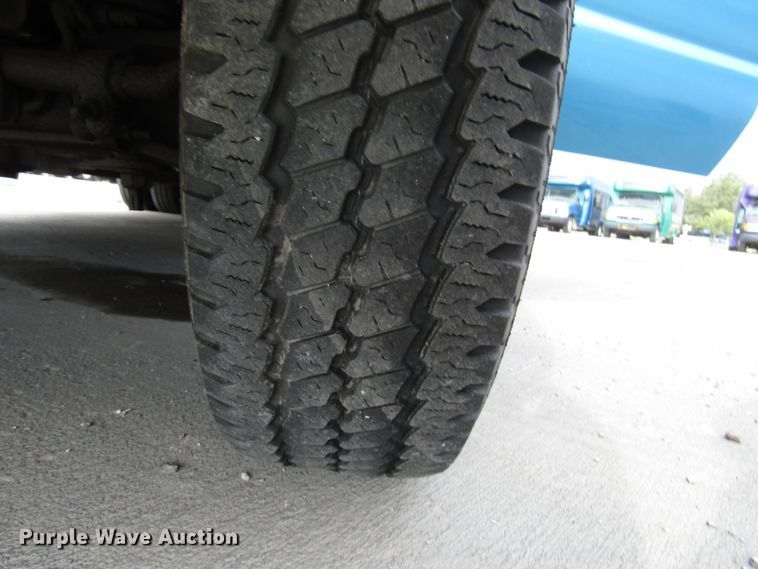 image for item DG8179 2009 Ford E450 shuttle bus