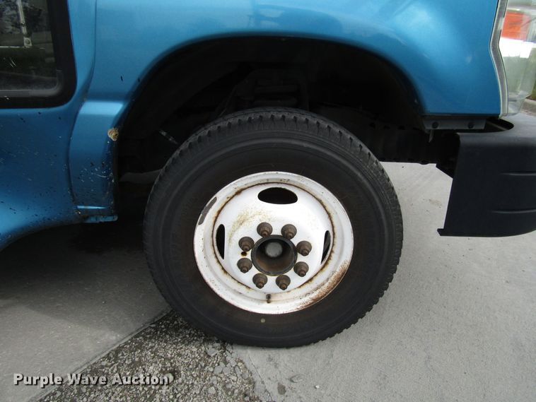 image for item DG8179 2009 Ford E450 shuttle bus