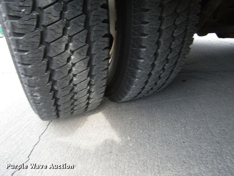 image for item DG8179 2009 Ford E450 shuttle bus