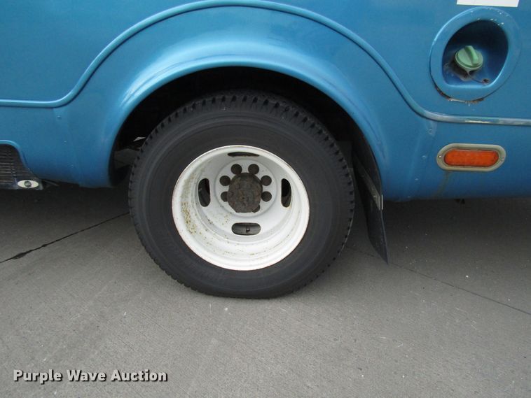 image for item DG8179 2009 Ford E450 shuttle bus