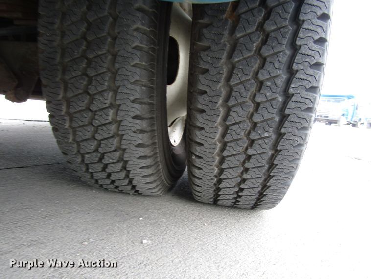 image for item DG8179 2009 Ford E450 shuttle bus