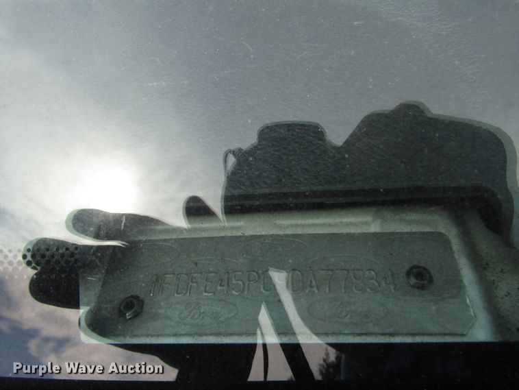 image for item DG8179 2009 Ford E450 shuttle bus