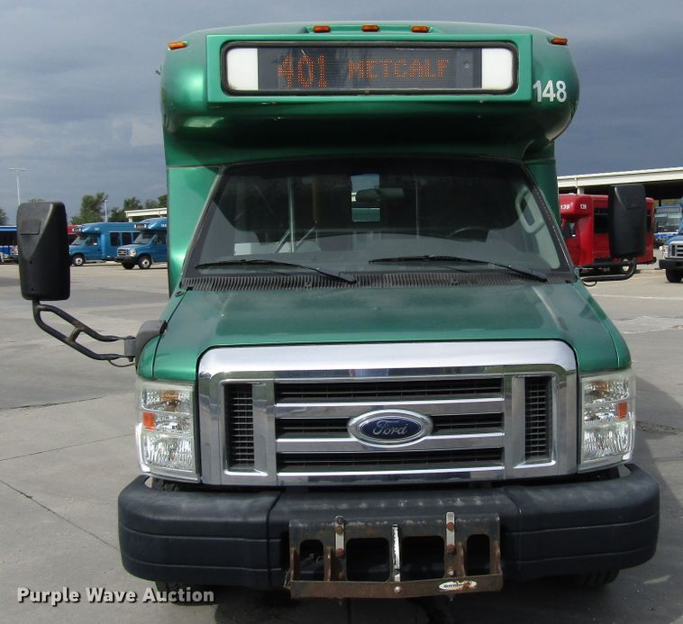 image for item DG8180 2009 Ford E450 shuttle bus