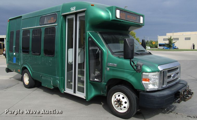 image for item DG8180 2009 Ford E450 shuttle bus