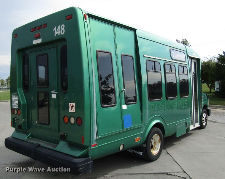 image for item DG8180 2009 Ford E450 shuttle bus