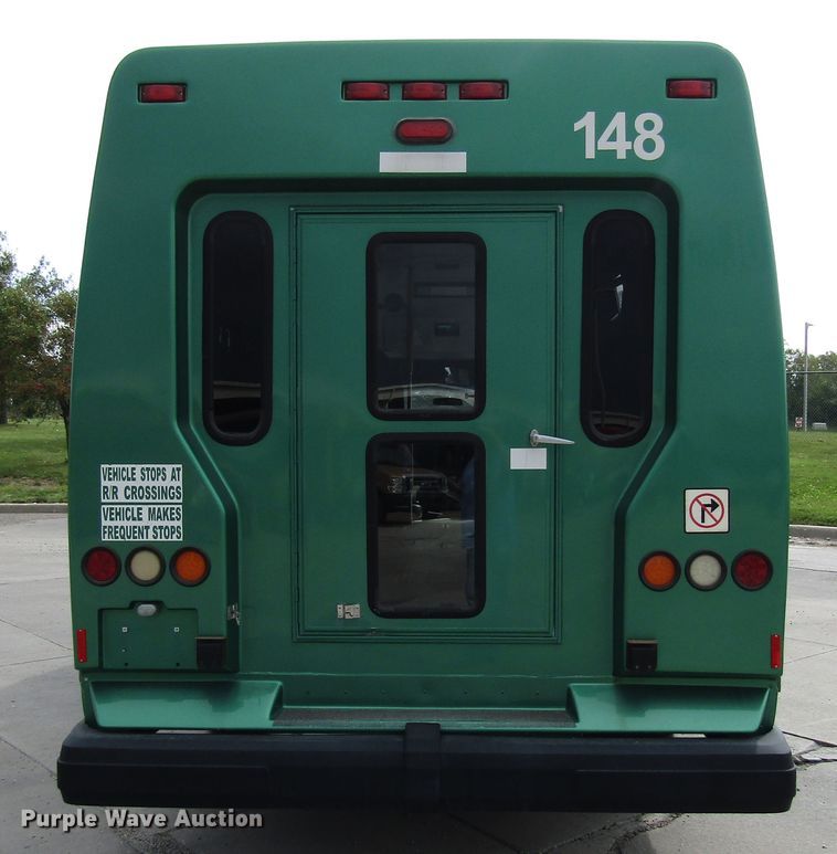 image for item DG8180 2009 Ford E450 shuttle bus