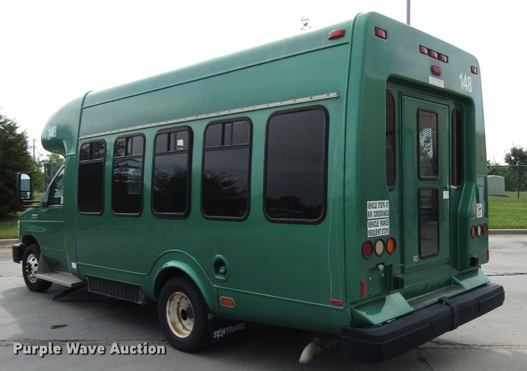 image for item DG8180 2009 Ford E450 shuttle bus