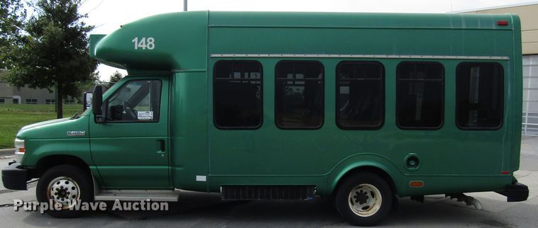 image for item DG8180 2009 Ford E450 shuttle bus