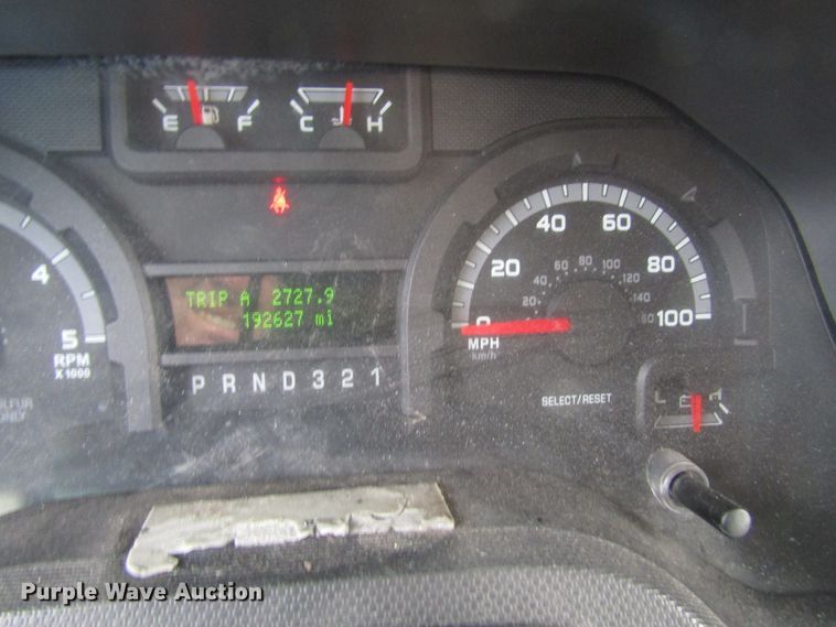 image for item DG8180 2009 Ford E450 shuttle bus