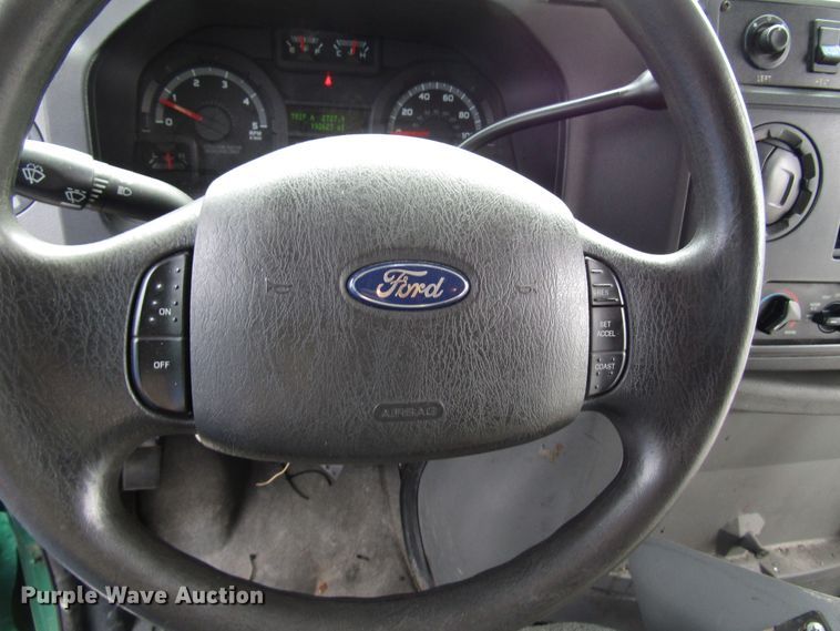 image for item DG8180 2009 Ford E450 shuttle bus