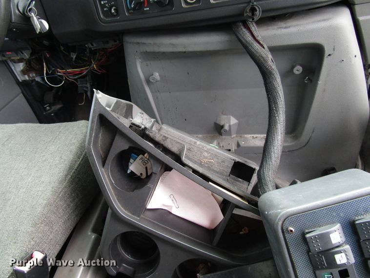 image for item DG8180 2009 Ford E450 shuttle bus