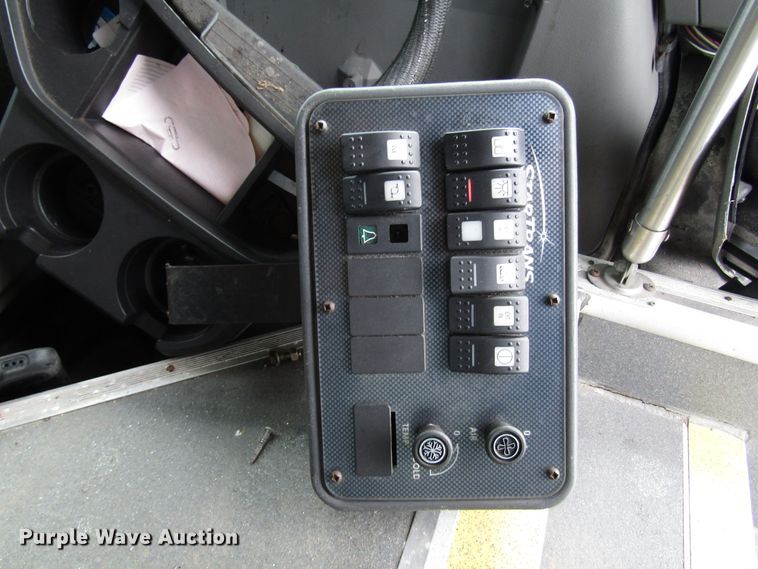image for item DG8180 2009 Ford E450 shuttle bus