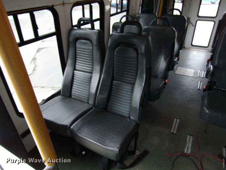 image for item DG8180 2009 Ford E450 shuttle bus