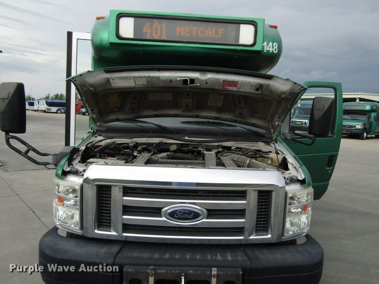 image for item DG8180 2009 Ford E450 shuttle bus