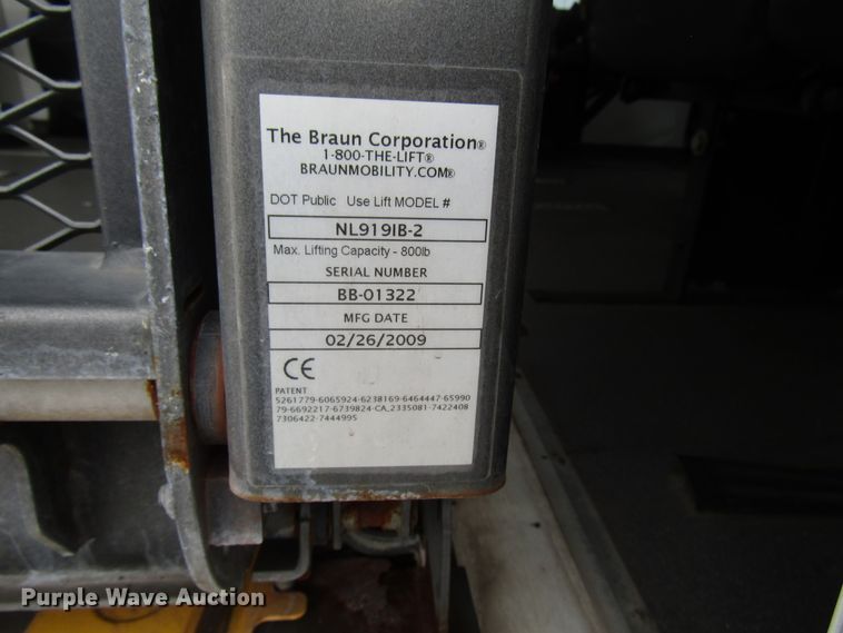 image for item DG8180 2009 Ford E450 shuttle bus