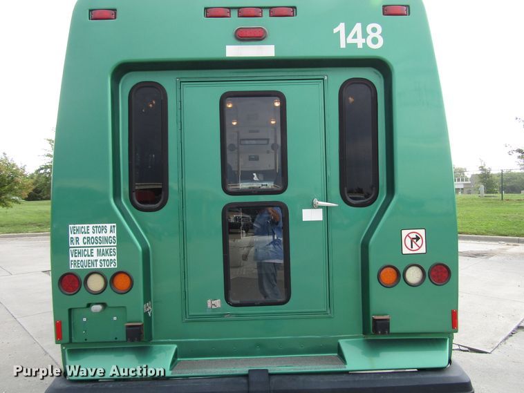 image for item DG8180 2009 Ford E450 shuttle bus