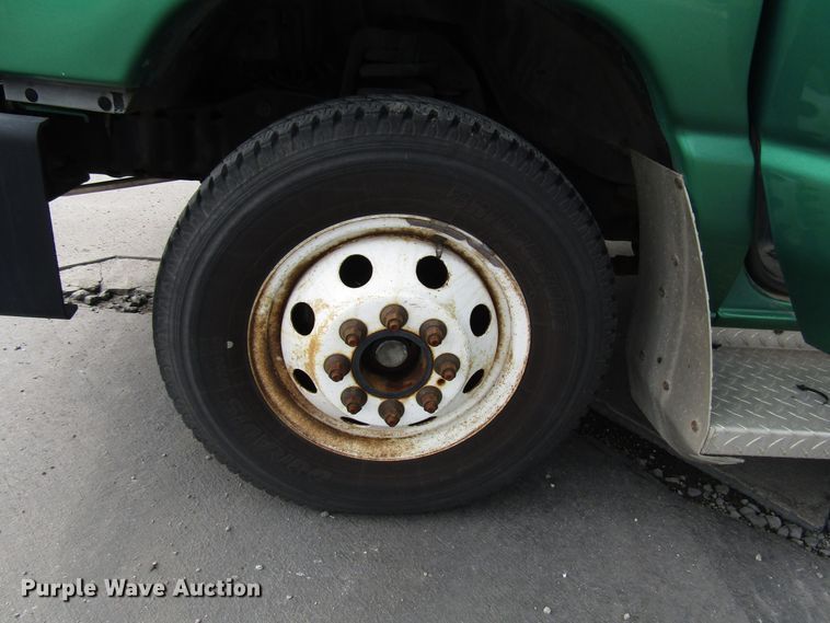 image for item DG8180 2009 Ford E450 shuttle bus