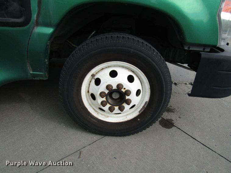 image for item DG8180 2009 Ford E450 shuttle bus