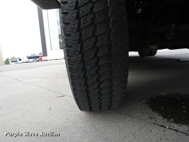 image for item DG8180 2009 Ford E450 shuttle bus