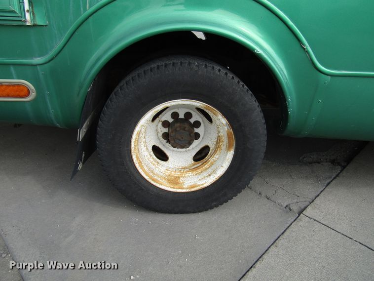 image for item DG8180 2009 Ford E450 shuttle bus