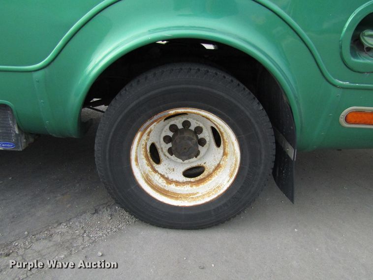 image for item DG8180 2009 Ford E450 shuttle bus