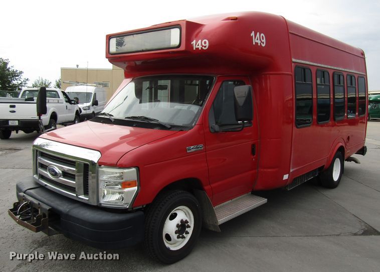 image for item DG8181 2009 Ford E450 shuttle bus