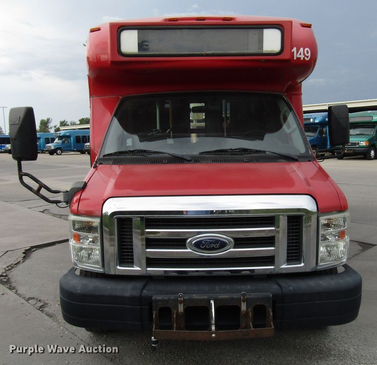 image for item DG8181 2009 Ford E450 shuttle bus