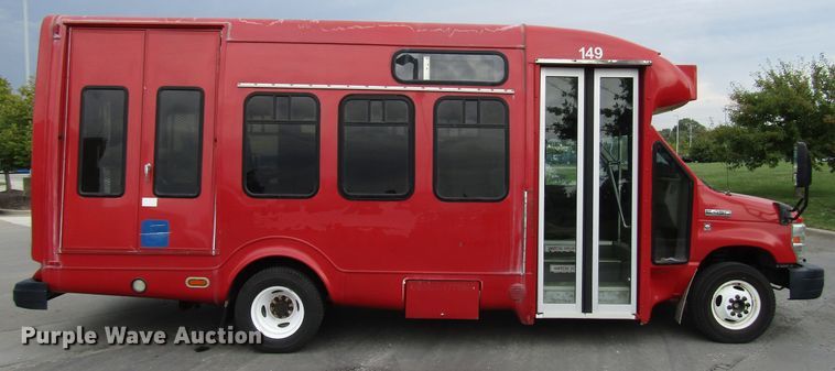 image for item DG8181 2009 Ford E450 shuttle bus