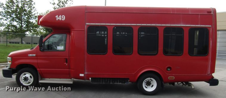 image for item DG8181 2009 Ford E450 shuttle bus