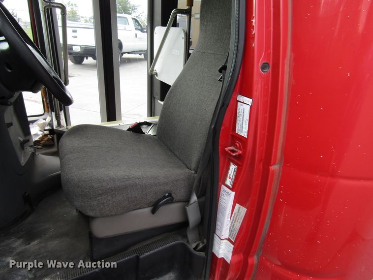 image for item DG8181 2009 Ford E450 shuttle bus